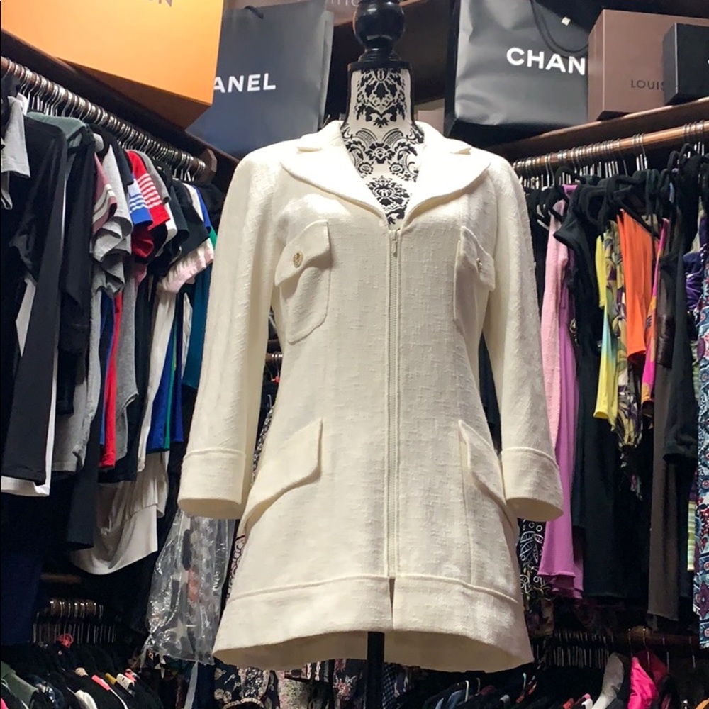 Chanel fitted zip-up Peacoat Size 40.